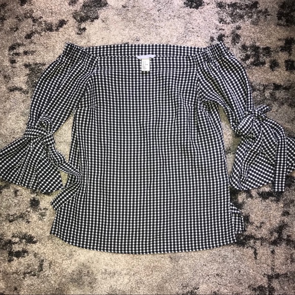 H&M Tops - H&M Off-the-Shoulder Flowy Sleeve Gingham Top